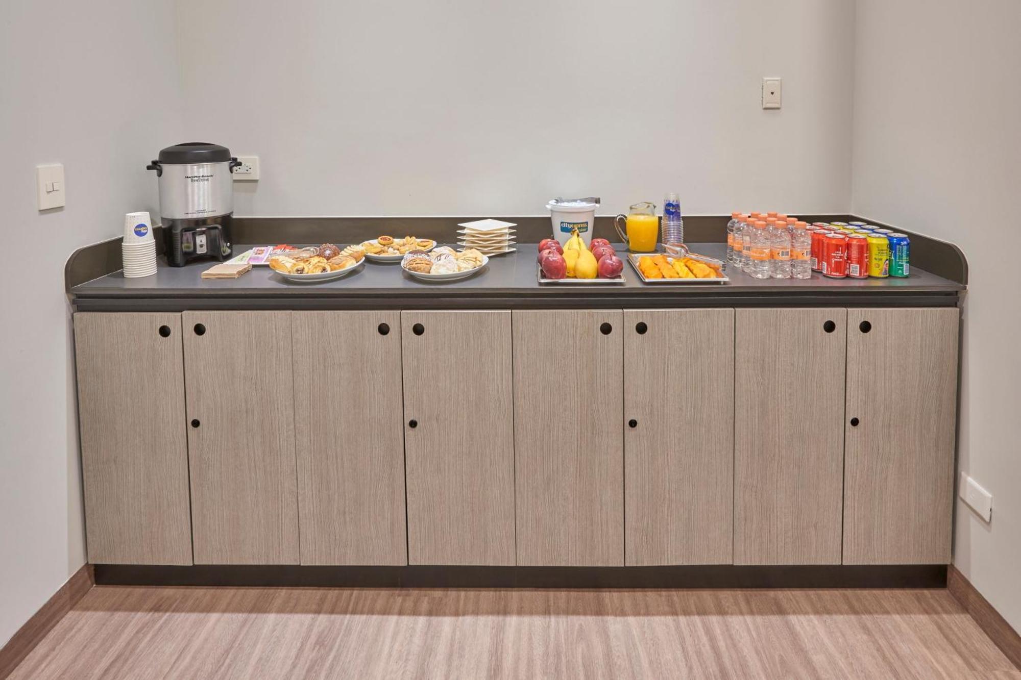 City Express Junior By Marriott Leon Centro De Convenciones Exterior foto