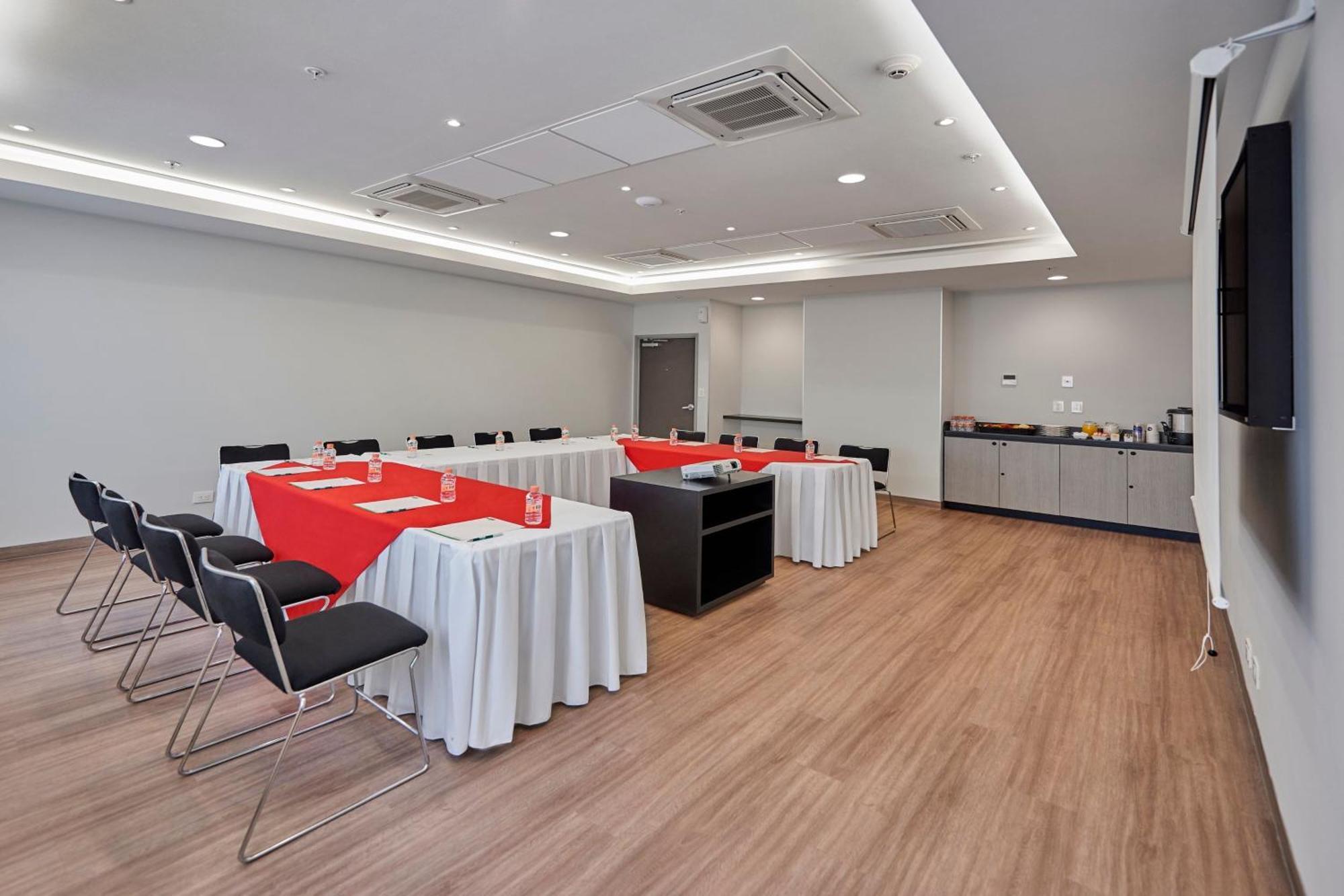 City Express Junior By Marriott Leon Centro De Convenciones Exterior foto